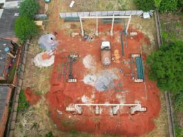 OBRAS DA QUADRA COBERTA DA ESCOLA RACHEL DE QUEIROZ AVANÇAM